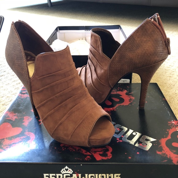 Boots- Women’s FERGALICIOUS Errand Tan - Picture 2 of 5